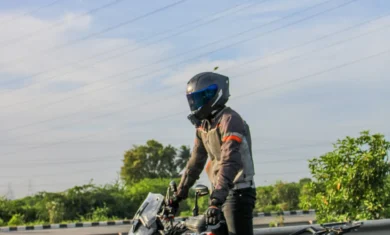Motorcyclist Saddling