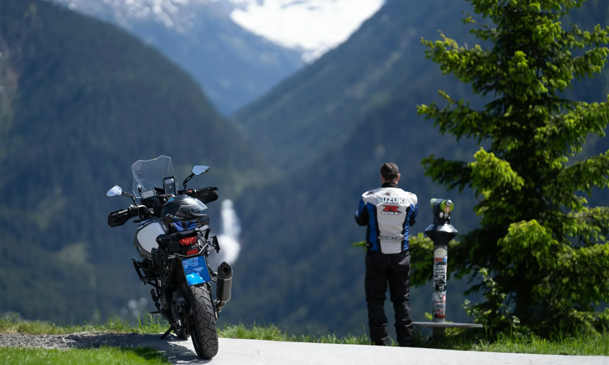 Best Motorcycle Jacket Showdown 2025 - Leather or Textile? Motorcycle Jacket Showdown 2025 Leather Or Textile 2000x1200