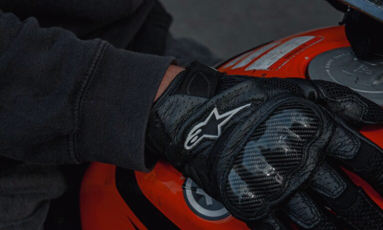 Motorcycling Gloves The ultimate guide