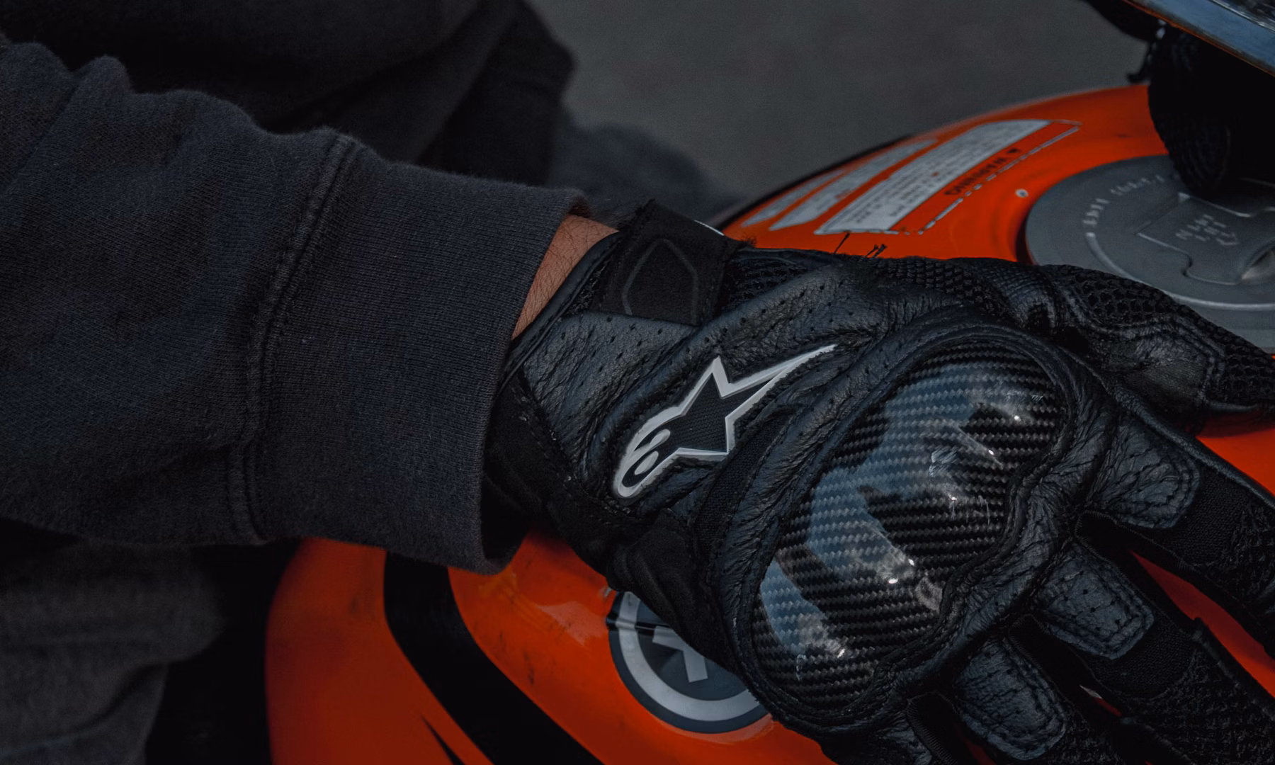 Motorcycling Gloves The ultimate guide
