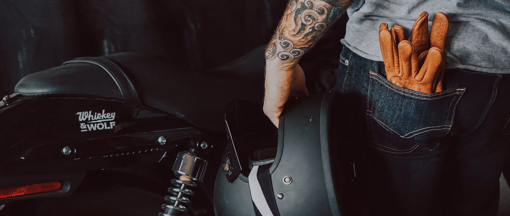 The Evolution of Motorcycling Riding Gloves: A Comprehensive Journey