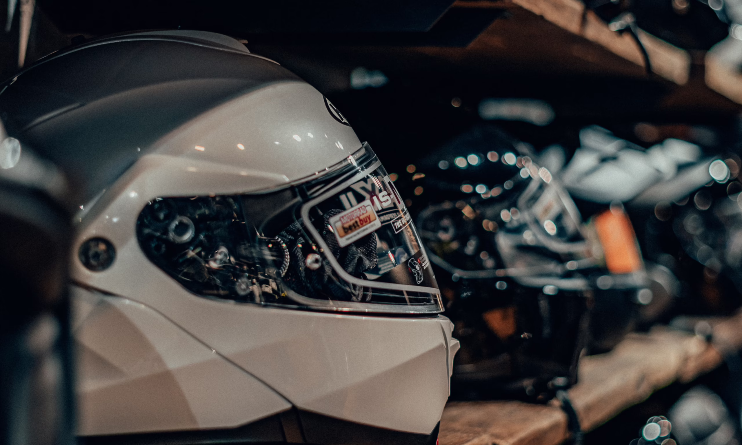 Ultimate Motorcycle Helmet Guide Types Features Brands 2 scaled
