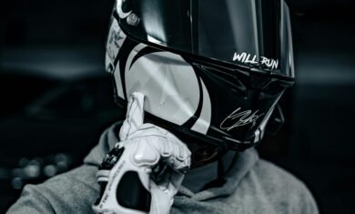 Motorcycle helmet with bluetooth